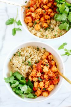Spicy Chickpea and Quinoa Bowls perfect for meal prep! #vegan #glutenfree #mealprep