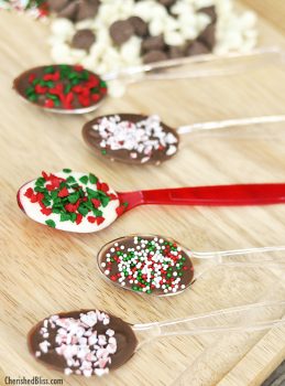 Make your very own Christmas Chocolate Spoons ... these make GREAT gifts! 