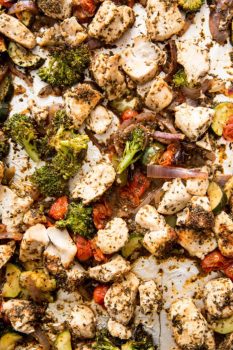 Italian Chicken: Brown rice, zucchini, broccoli, tomatoes, onion and seasoned chicken, all cooked on a sheet pan for big flavor, meal prep!