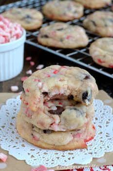 Oreo Peppermint Crunch Cookies - peppermint and cookie chunks make this cookie disappear in a hurry! Great recipe for holiday parties!
