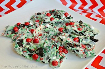 Cookies and Cream Peppermint Bark. Oh my goodness, this is SO delicious! Great teacher or neighbor gift and perfect for a Christmas party 